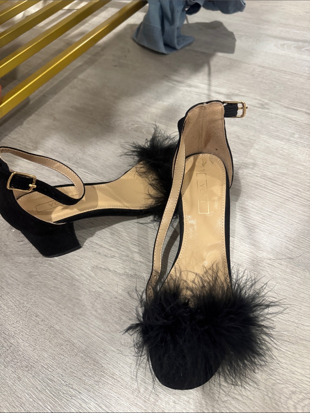 091.Black Feather Trim Ankle-Strap Block Heel Sandals